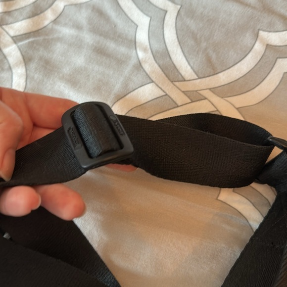 Authentic LeSportsac Shoulder Bag - Picture 6 of 6